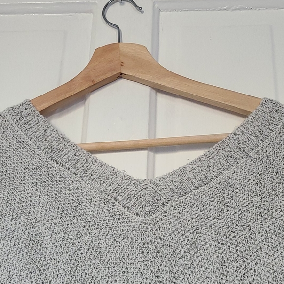 Chic Poncho sweater - Picture 3 of 4